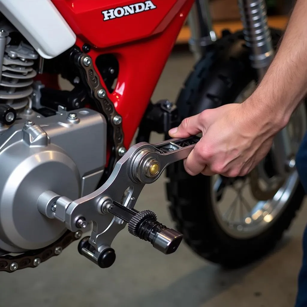 Kette der Honda SC 80 spannen